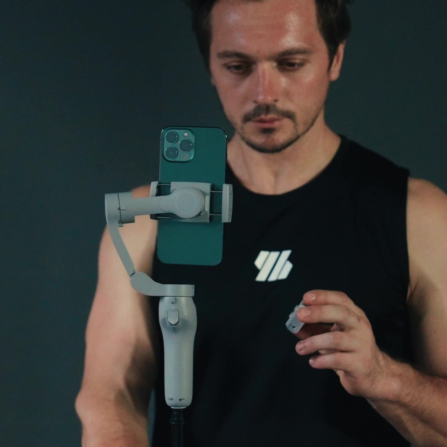 COMITOK L7C smart 3-axis handheld gimbal, can be used for shooting smooth videos